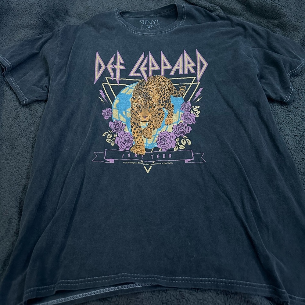 Def Leopard shirt